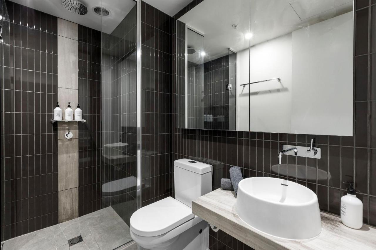 Luxuria Apartments - Fulton Lane Мелбърн Екстериор снимка
